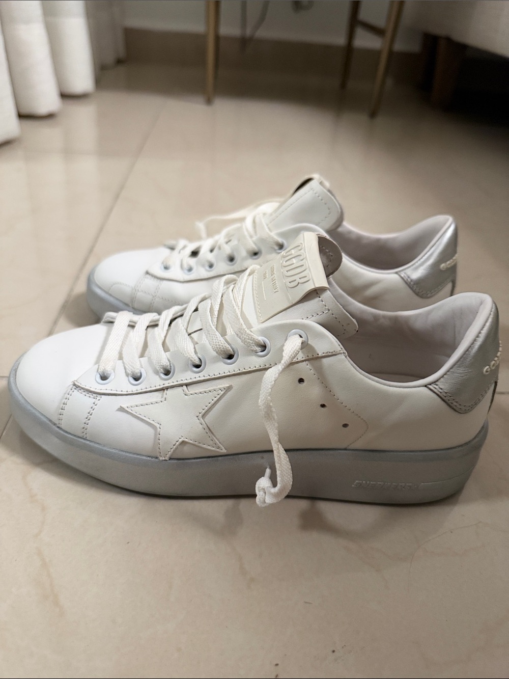 Golden Goose White Leather Low-Top Sneakers with Gray Sole and Lace-Up